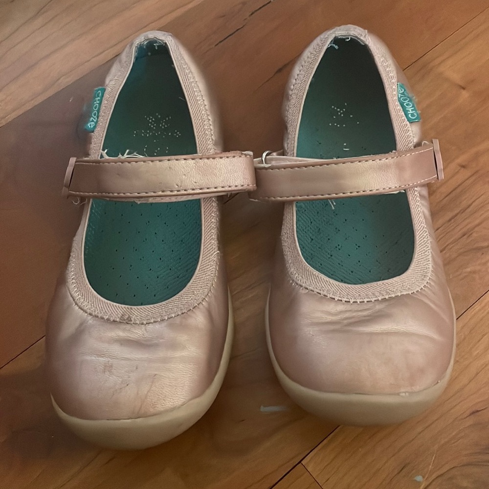Girls Rose gold size 2 chooze